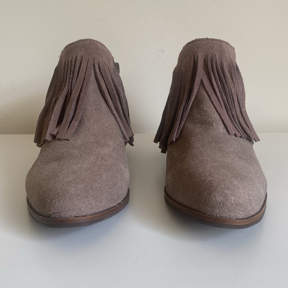 Steve Madden Patzee Suede Low Heel Fringe Ankle Booties Size 8 NWOT w/ Defects - Picture 5 of 16